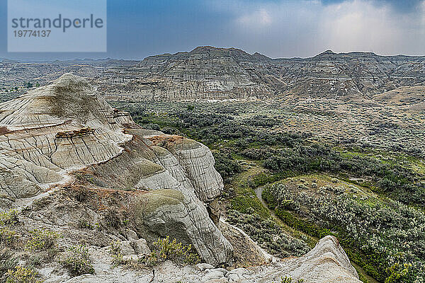 Erodierte Landschaft im Dinosaur Provincial Park  UNESCO-Weltkulturerbe  Alberta  Kanada  Nordamerika