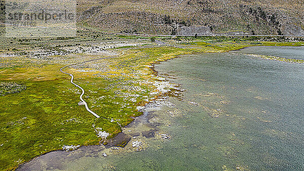 Luftaufnahme des Salzwassersees  Mono Lake  Kalifornien  Vereinigte Staaten von Amerika  Nordamerika