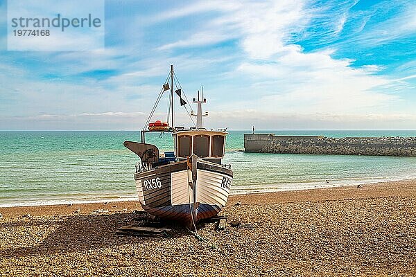 Fischerboote am Stade (Fischerstrand) in Hastings  East Sussex  England  Vereinigtes Königreich  Europa