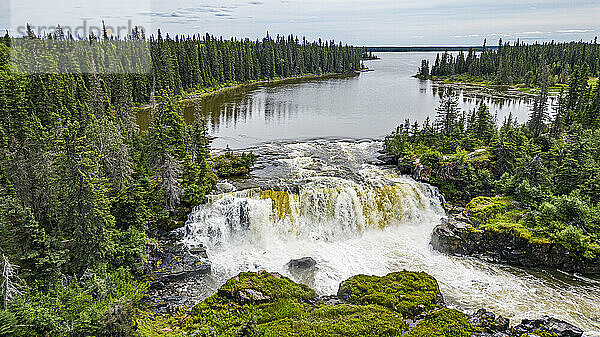 Luftaufnahme des Pisew Falls Provincial Park  Thompson  Manitoba  Kanada  Nordamerika