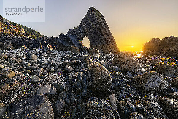 Blackchurch Rock bei Sonnenuntergang  Mouthmill  Nord-Devon  England  Vereinigtes Königreich  Europa