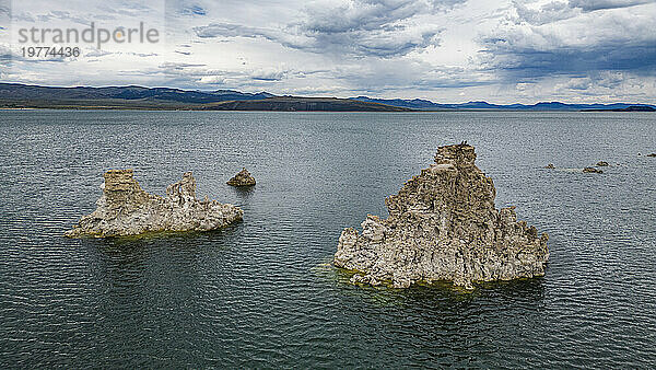 Aufschlüsse im Salzwassersee  Mono Lake  Kalifornien  Vereinigte Staaten von Amerika  Nordamerika