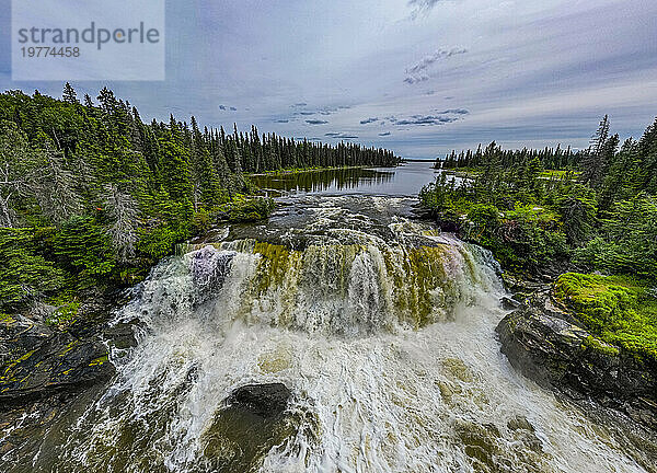 Luftaufnahme des Pisew Falls Provincial Park  Thompson  Manitoba  Kanada  Nordamerika