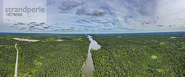 Luftaufnahme des Pisew River  Pisew Falls Provincial Park  Thompson  Manitoba  Kanada  Nordamerika