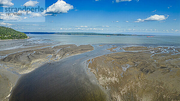 Luftaufnahme des Gouffre River  der im St. Lawrence River  Quebec  Kanada  Nordamerika fließt