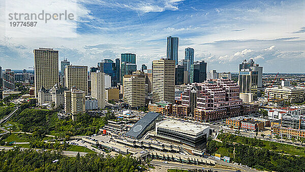 Luftaufnahme der Skyline von Edmonton  Alberta  Kanada  Nordamerika