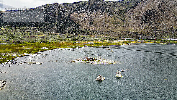 Aufschlüsse im Salzwassersee  Mono Lake  Kalifornien  Vereinigte Staaten von Amerika  Nordamerika