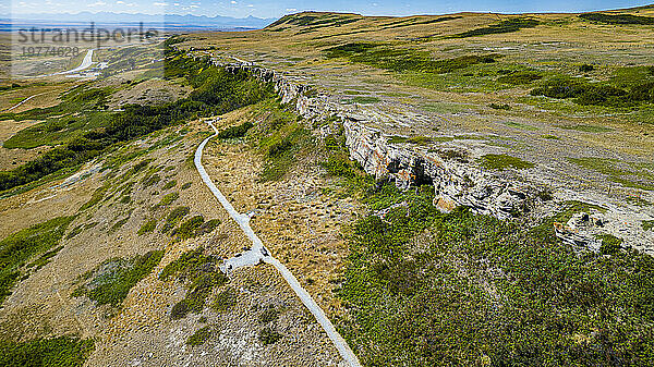 Luftaufnahme des beim Buffalo Jump zertrümmerten Kopfes  UNESCO-Weltkulturerbe  Alberta  Kanada  Nordamerika