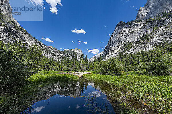 Mirror Lake im Tenaya Canyon  Yosemite-Nationalpark  UNESCO-Weltkulturerbe  Kalifornien  Vereinigte Staaten von Amerika  Nordamerika