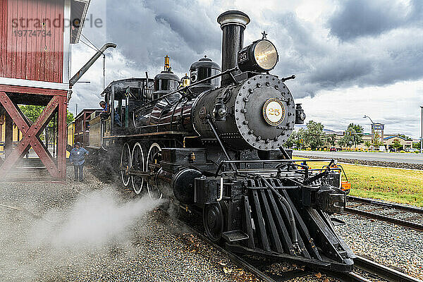 Dampfzug im Nevada State Railroad Museum  Carson City  Nevada  Vereinigte Staaten von Amerika  Nordamerika