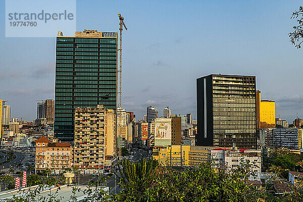 Skyline von Luanda  Angola  Afrika