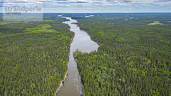 Luftaufnahme des Pisew River  Pisew Falls Provincial Park  Thompson  Manitoba  Kanada  Nordamerika