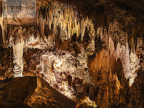 Stalaktiten in der Haupthöhle im Carlsbad Caverns National Park  UNESCO-Weltkulturerbe  in den Guadalupe Mountains  New Mexico  Vereinigte Staaten von Amerika  Nordamerika