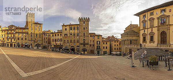 Blick auf die Piazza Grande  Arezzo  Provinz Arezzo  Toskana  Italien  Europa