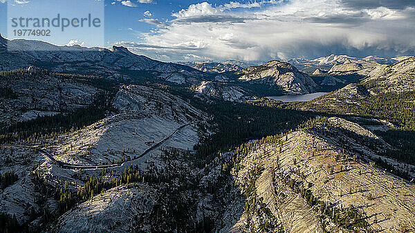 Granitberge bei Sonnenuntergang  Yosemite-Nationalpark  UNESCO-Weltkulturerbe  Kalifornien  Vereinigte Staaten von Amerika  Nordamerika