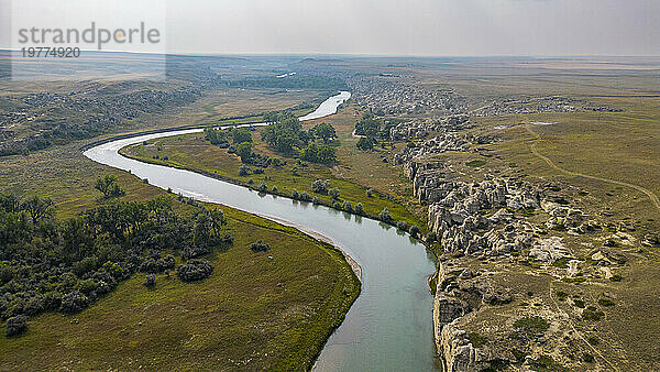 Luftaufnahmen von Hoodoos entlang des Milk River  Writing-on-Stone Provincial Park  UNESCO-Weltkulturerbe  Alberta  Kanada  Nordamerika