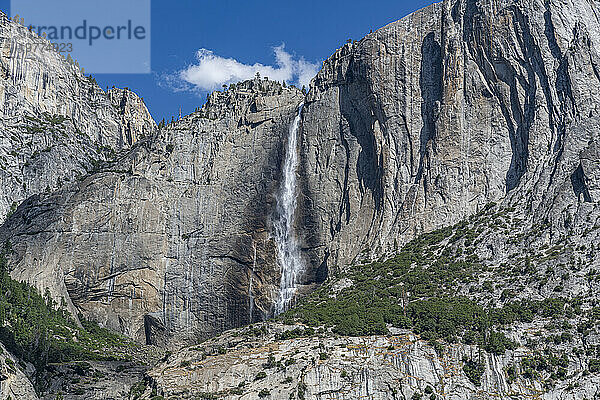 Yosemite Falls  höchster Wasserfall  Yosemite-Nationalpark  UNESCO-Weltkulturerbe  Kalifornien  Vereinigte Staaten von Amerika  Nordamerika