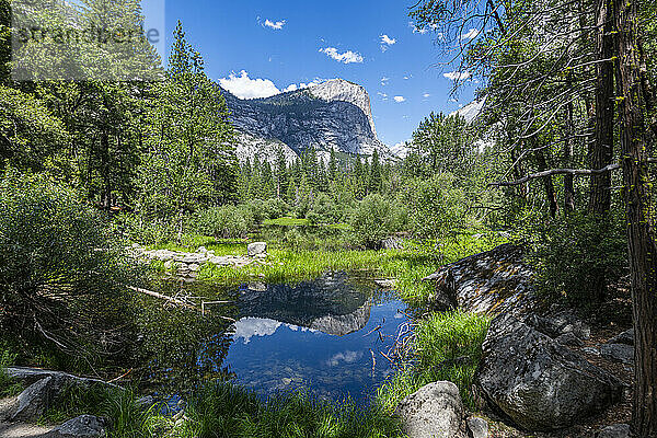 Mirror Lake im Tenaya Canyon  Yosemite-Nationalpark  UNESCO-Weltkulturerbe  Kalifornien  Vereinigte Staaten von Amerika  Nordamerika