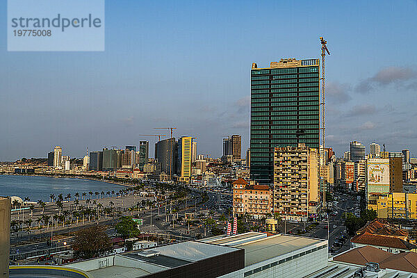 Skyline von Luanda  Angola  Afrika