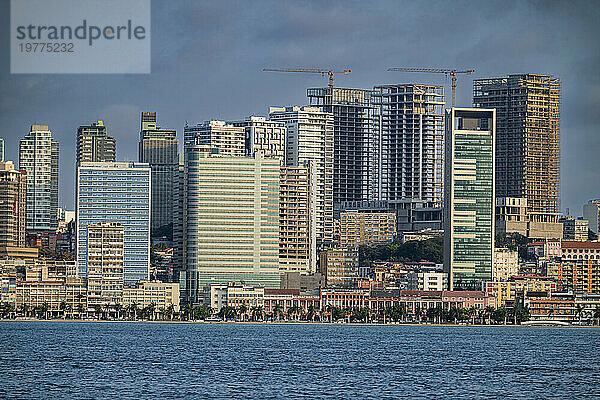 Skyline von Luanda  Angola  Afrika