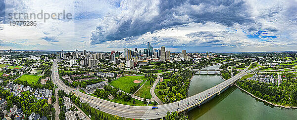 Luftaufnahme der Skyline von Edmonton  Alberta  Kanada  Nordamerika