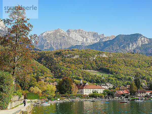 Das Dorf Talloires am See von Annecy  Haute-Savoie  Frankreich  Europa
