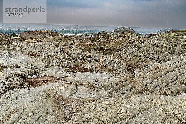 Erodierte Landschaft im Dinosaur Provincial Park  UNESCO-Weltkulturerbe  Alberta  Kanada  Nordamerika