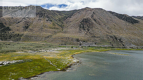 Luftaufnahme des Salzwassersees  Mono Lake  Kalifornien  Vereinigte Staaten von Amerika  Nordamerika