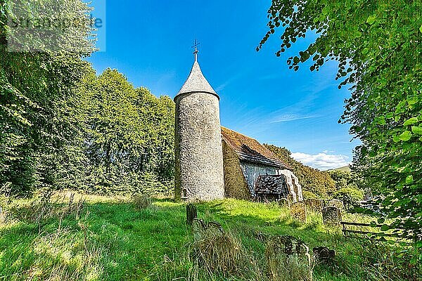 St. Peter's Church  erbaut im 12. Jahrhundert  eine von nur drei Kirchen in Sussex mit rundem Turm  Southease  in der Nähe von Lewes  East Sussex  England  Vereinigtes Königreich  Europa