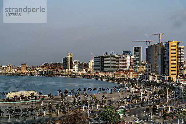 Skyline von Luanda  Angola  Afrika