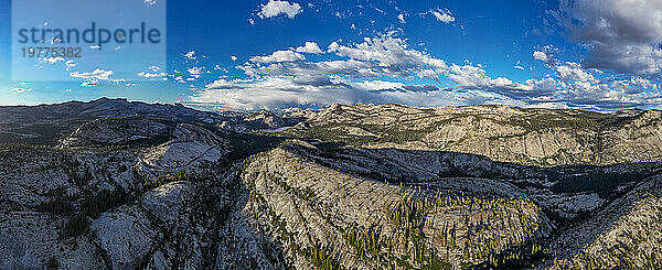 Granitberge bei Sonnenuntergang  Yosemite-Nationalpark  UNESCO-Weltkulturerbe  Kalifornien  Vereinigte Staaten von Amerika  Nordamerika