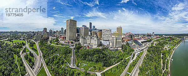 Luftaufnahme der Skyline von Edmonton  Alberta  Kanada  Nordamerika