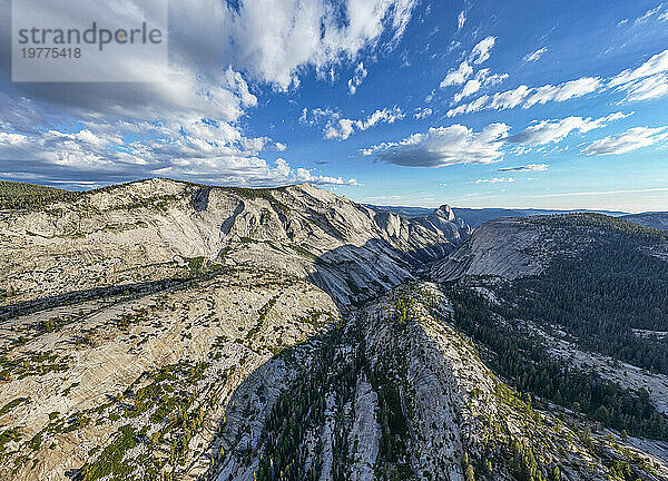 Granitberge bei Sonnenuntergang  Yosemite-Nationalpark  UNESCO-Weltkulturerbe  Kalifornien  Vereinigte Staaten von Amerika  Nordamerika