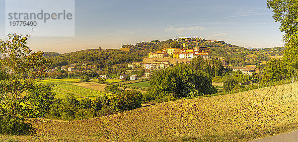 View of Monterchi and surrounding countryside  Province of Arezzo  Tuscany  Italy  Europe