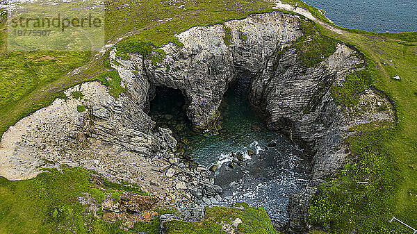 Doppelbogen  Dungeon Provincial Park  Halbinsel Bonavista  Neufundland  Kanada  Nordamerika