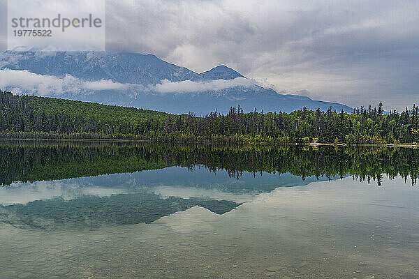 Pyramid Lake  Glacier Parkway  Jasper Nationalpark  UNESCO-Weltkulturerbe  Alberta  Kanadische Rocky Mountains  Kanada  Nordamerika