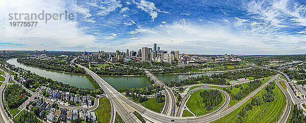 Luftaufnahme der Skyline von Edmonton  Alberta  Kanada  Nordamerika