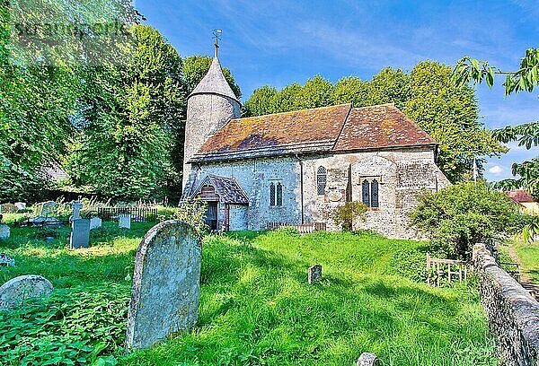 St. Peter's Church  erbaut im 12. Jahrhundert  eine von nur drei Kirchen in Sussex mit rundem Turm  Southease  in der Nähe von Lewes  East Sussex  England  Vereinigtes Königreich  Europa