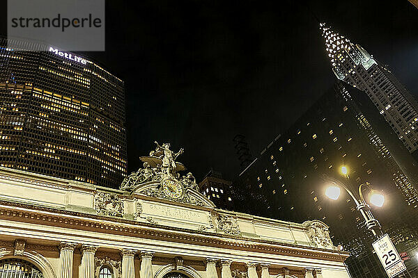 Blick auf das Grand Central Terminal bei Nacht  ein S-Bahn-Terminal in Midtown Manhattan  New York City  Vereinigte Staaten von Amerika  Nordamerika