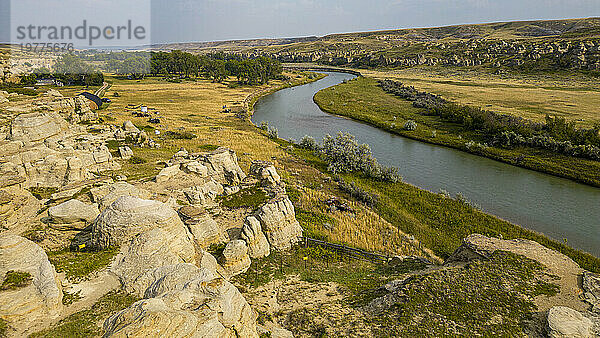 Luftaufnahmen von Hoodoos entlang des Milk River  Writing-on-Stone Provincial Park  UNESCO-Weltkulturerbe  Alberta  Kanada  Nordamerika