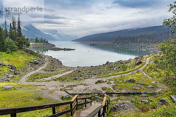 Medicine Lake  Jasper Nationalpark  UNESCO-Weltkulturerbe  Alberta  Kanadische Rocky Mountains  Kanada  Nordamerika