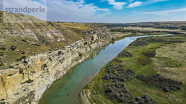 Luftaufnahmen von Hoodoos entlang des Milk River  Writing-on-Stone Provincial Park  UNESCO-Weltkulturerbe  Alberta  Kanada  Nordamerika