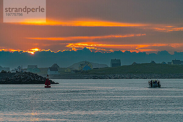 Sonnenaufgang über der Ile aux Marins  Fischerinsel  Territorialgemeinschaft Saint-Pierre und Miquelon  Überseegemeinschaft Frankreich  Nordamerika