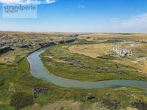 Luftaufnahmen von Hoodoos entlang des Milk River  Writing-on-Stone Provincial Park  UNESCO-Weltkulturerbe  Alberta  Kanada  Nordamerika