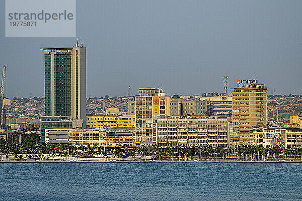 Skyline von Luanda  Angola  Afrika