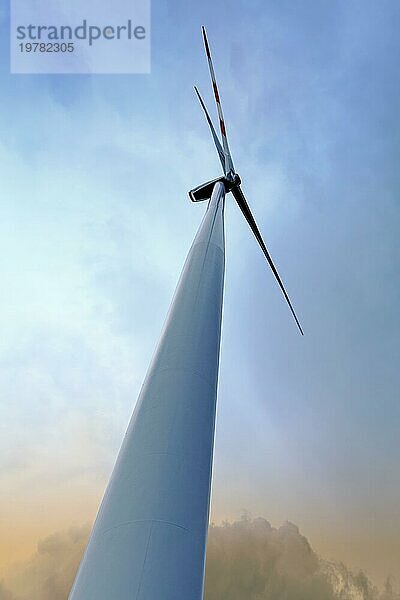 Windrad  Froschperspektive  Bewerbung  Wind  Detailaufnahme  regenerative Energie  Rotieren  Schönwetter Strom  Stromerzeugung  Stromgewinnung  Stromproduktion  Stromversorgung  Wolken