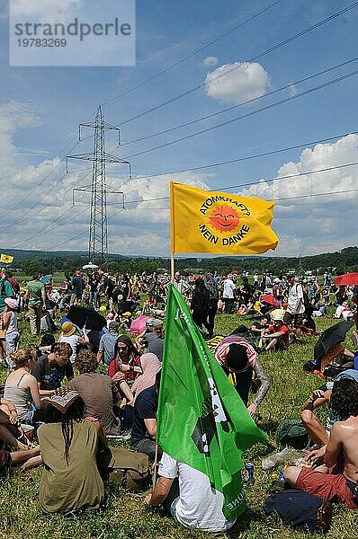 Über 20.000 Menschen nahmen an der Anti Atomkraft Demonstration im Schweizer Atomstromtal teil