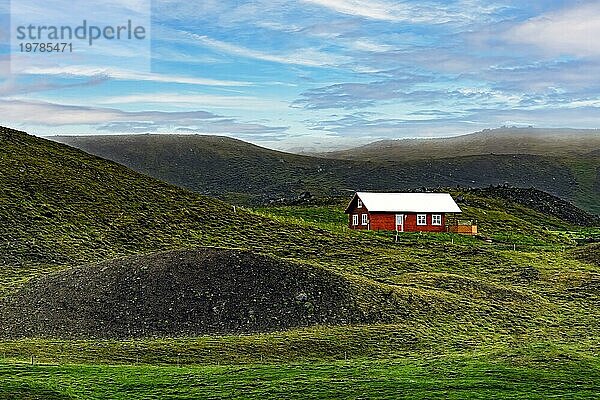 Island  rote Hütte  Stimmung  Landschaft  Einsamkeit  Idylle  Europa