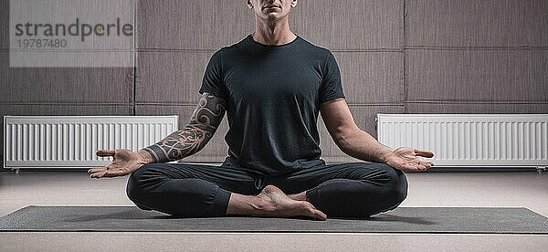 Erwachsener Mann führt Asana Übungen durch. Yoga Konzept. Sport und gesunder Lebensstil. Gemischte Medien