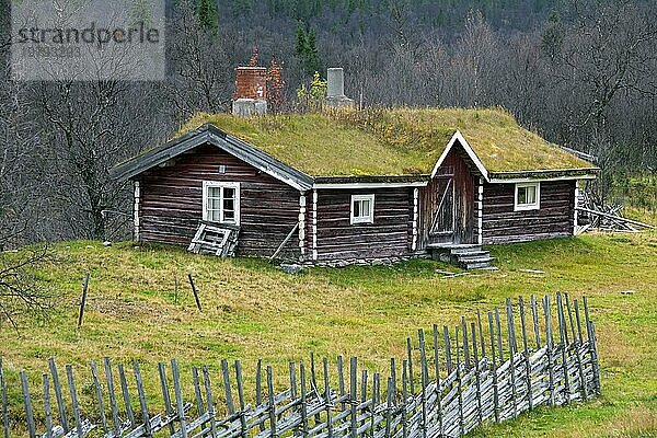 Traditionelles Holzbauernhaus in Jämtland  Schweden  Skandinavien  Europa